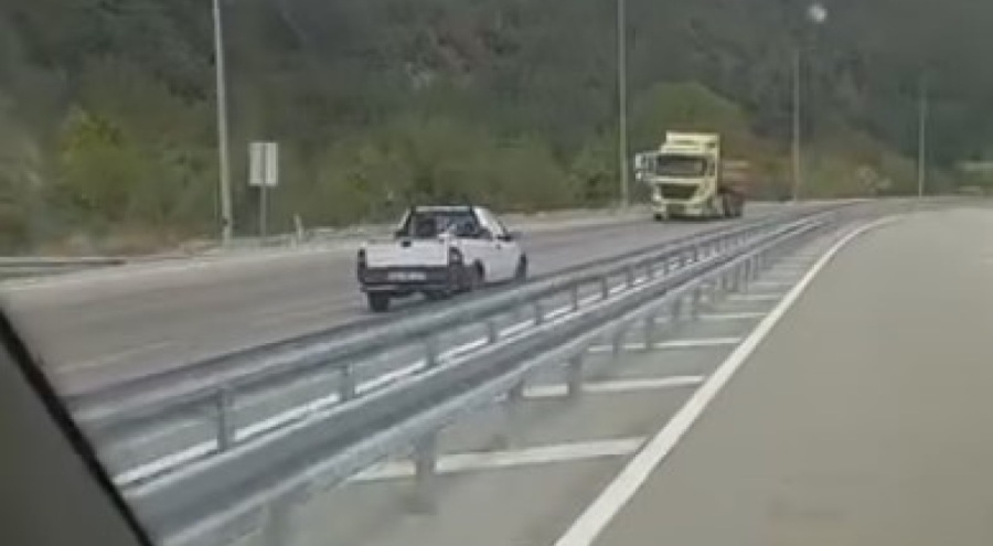 Bursa'da Kamyonet Kilometrelerce Ters Şeritten Gitti