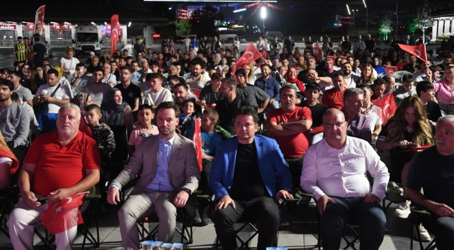 Milli heyecan Osmangazi Meydanı'nda Yaşandı