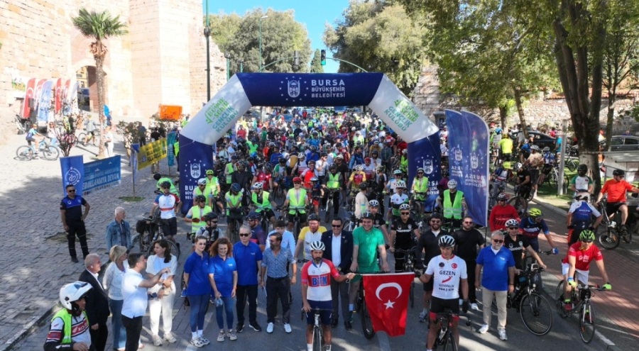 Bursa'da pedallar "iyilik" için döndü