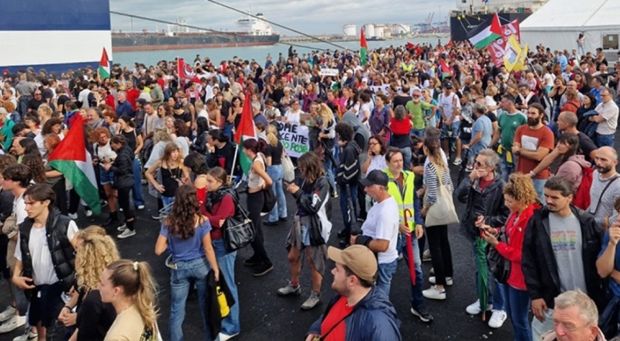 İtalya'da sendikaların çağrısıyla Gazze'ye destek için ülke genelinde grev yapıldı.