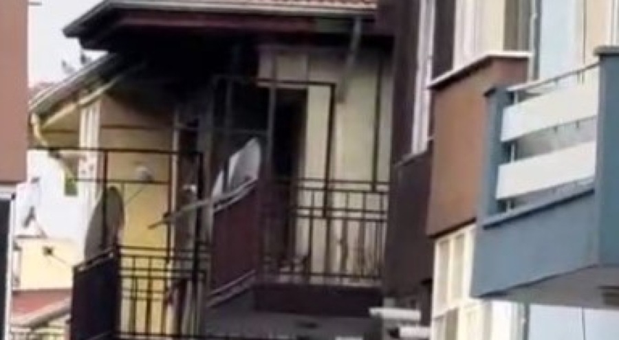 Bursa Karacabey'deki yangında 3 can kaybı: Balkon kapısı açılınca alevlere teslim oldular