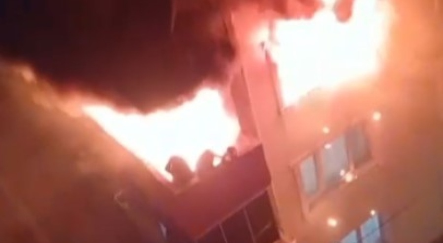 Bursa'daki yangın faciasının yeni görüntüleri yürek burktu: Balkonda alevlerin arasında can verdiler