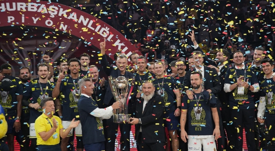 38. Erkekler Cumhurbaşkanlığı Kupası'nda Beşiktaş'ı 85-83 mağlup eden Fenerbahçe, kupanın sahibi oldu.