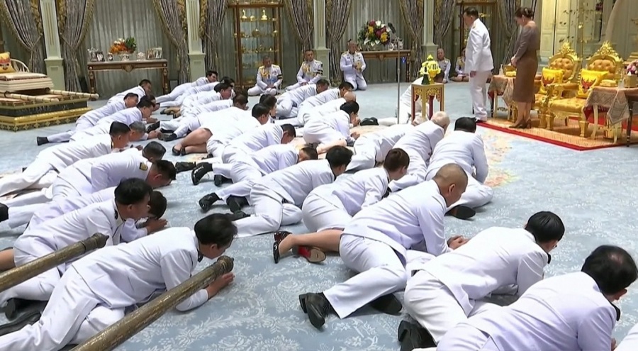 Tayland'da Anutin Charnvirakul kabinesi yemin ederek göreve başladı