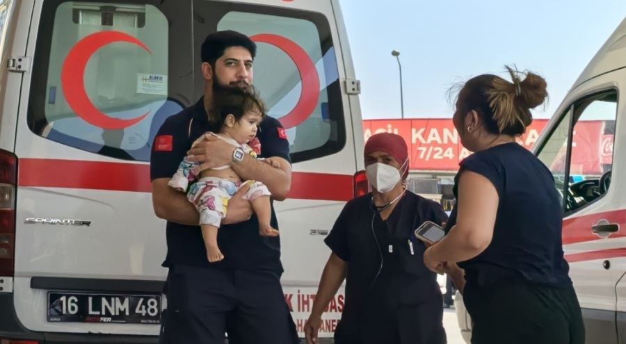 Bursa'da 1 yaşındaki bebek maraş otu yuttu, hastaneye kaldırıldı