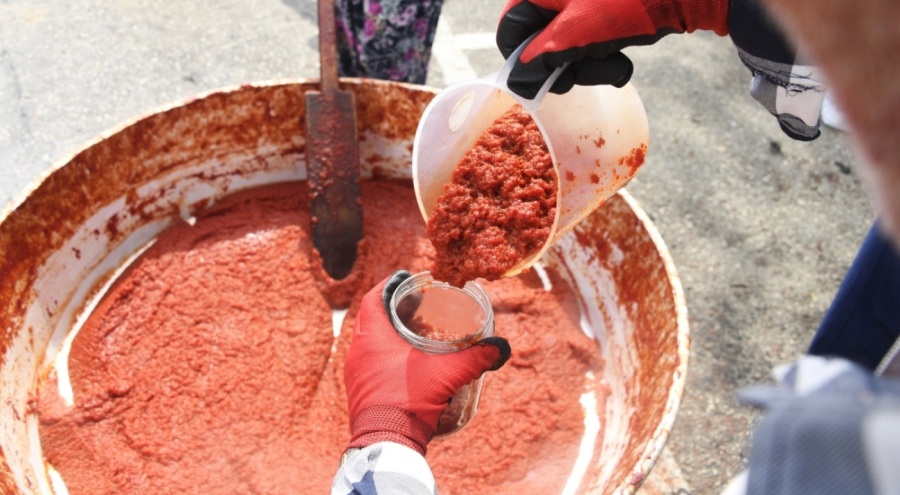 Bursa'da ev yapımı salça seferberliği