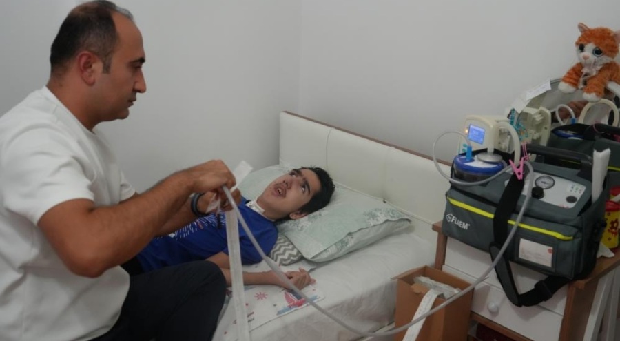 Gaziantep'te bademcik ameliyatı sonrası engelli kalan Hüseyin'in ailesi ilk kez konuştu