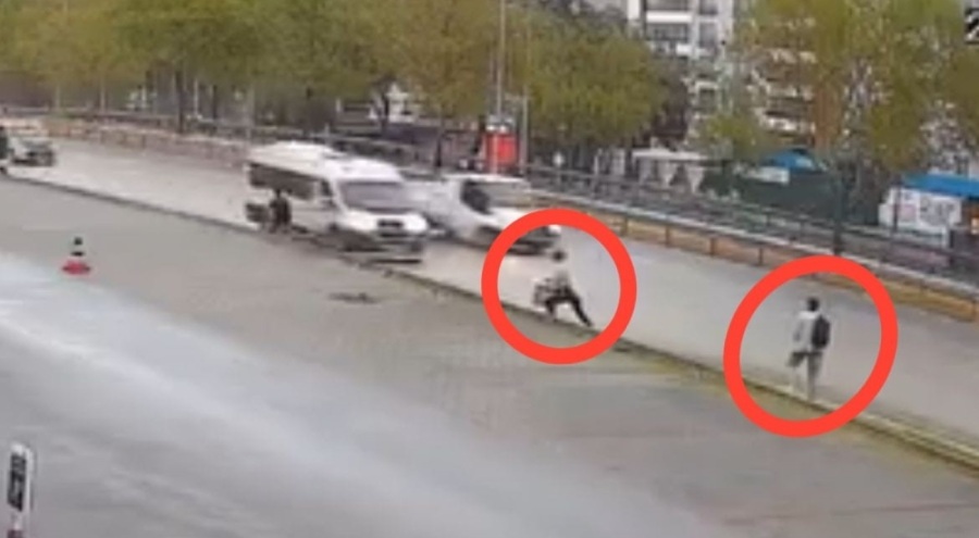 Bursa'da Servis Aracı Kaldırıma Savruldu: Facia Kıl Payı Önlenmiş Oldu