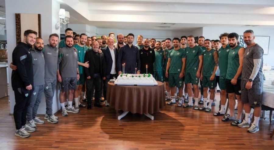 Bursaspor'da Kırklarelispor Mesaisi ve Başkan Çelik'e Doğum Günü Kutlaması