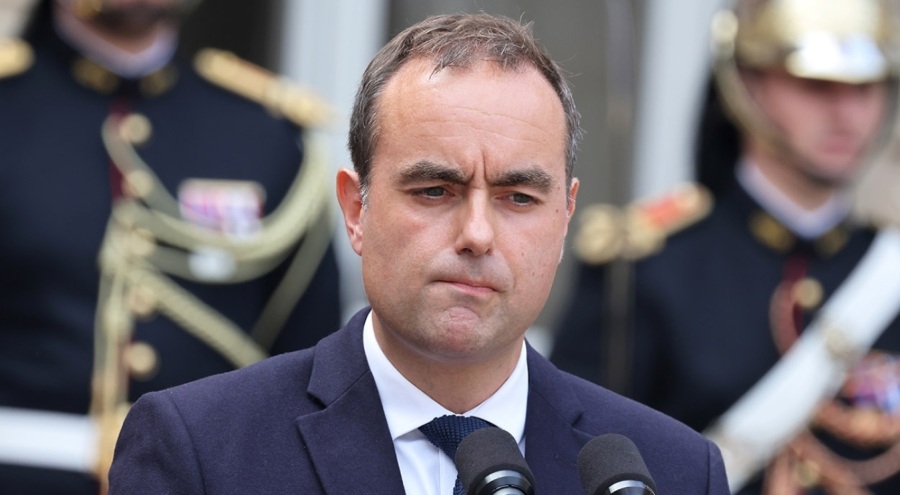 Fransa'da 26 gün görevde kalan Başbakan Lecornu istifa etti