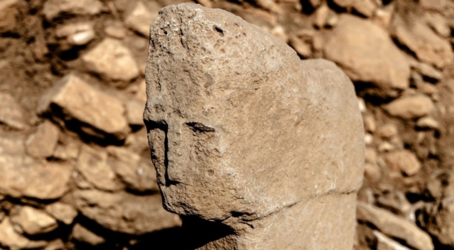 Karahantepe'de tarihte bir ilk: İnsan yüzlü T biçimli dikilitaş bulundu