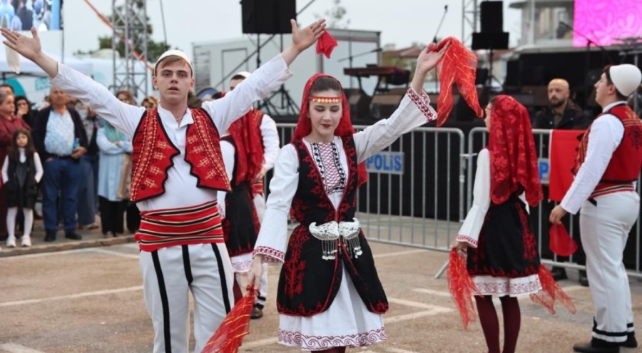 Nilüfer'de Balkan Panayırı ortak şarkıya dönüştü