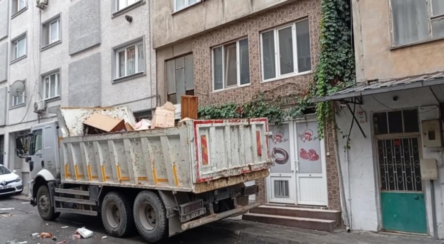 Bursa'da çöp ev şok etti!
