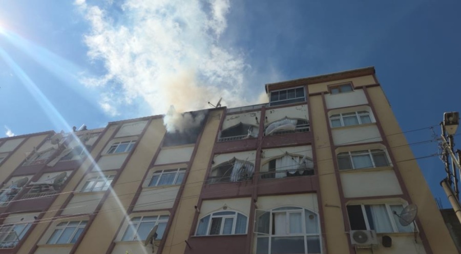 6 katlı apartmanda yangın paniği!
