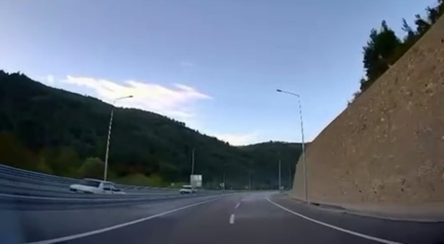 Ters yöne giren sürücü faciaya davetiye çıkardı