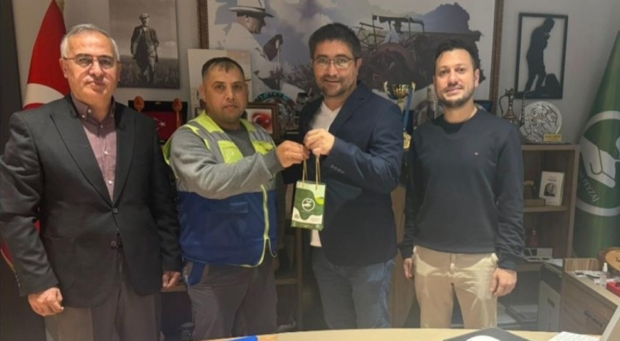 Bulduğu altınları polise teslim etti: İnsanlık ölmedi dedirtti!