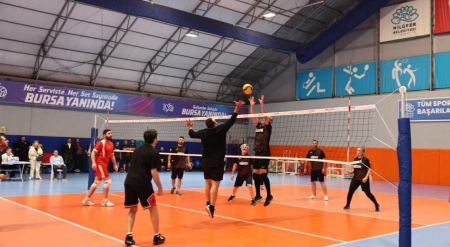 Nilüfer Belediyesi çalışanları filede ter döktü