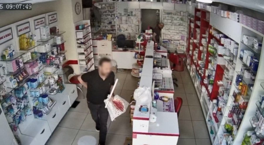 Muadil ilaç verdi diye eczacıya saldırdı!