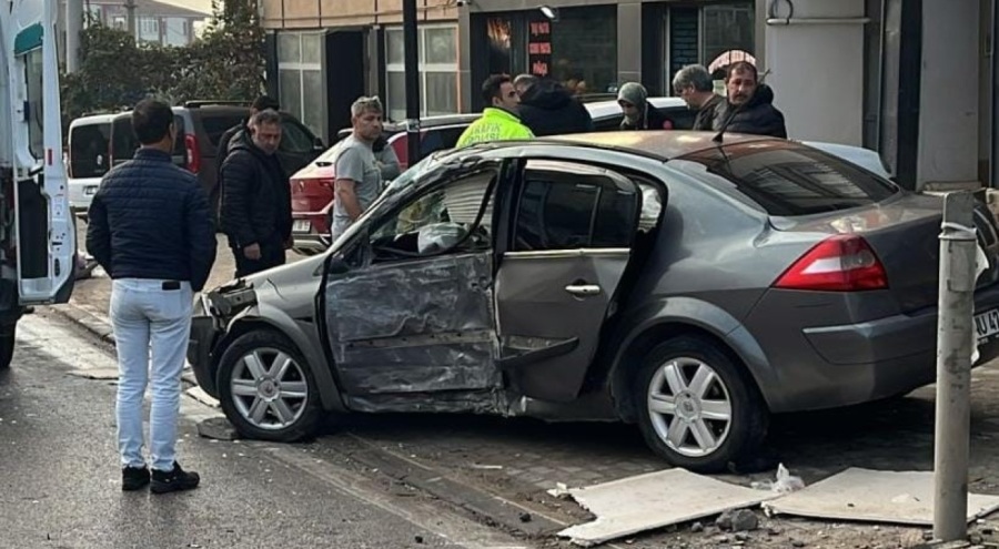 Beton direğe çarptı... Yaralı kurtuldu!