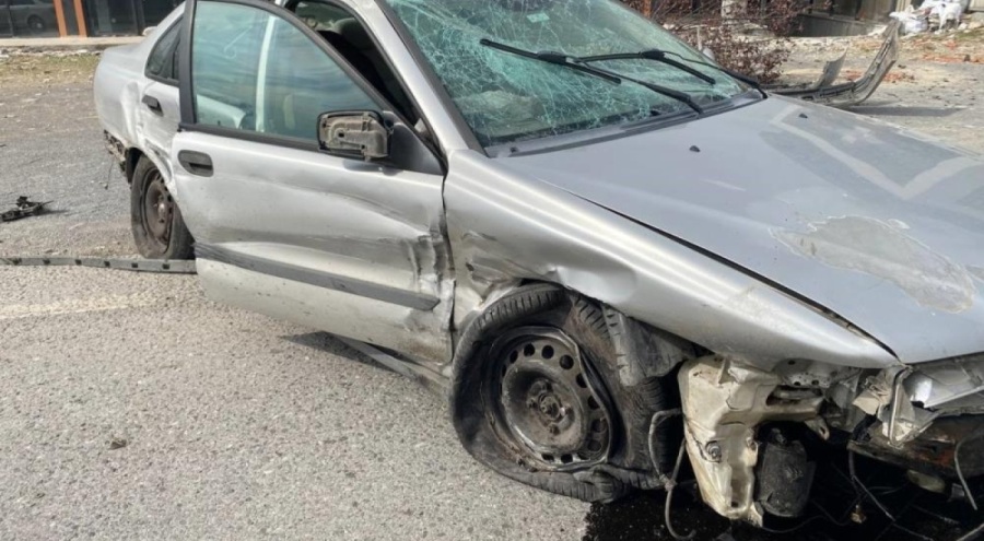 Hurdaya dönen araçtan yaralı kurtuldu