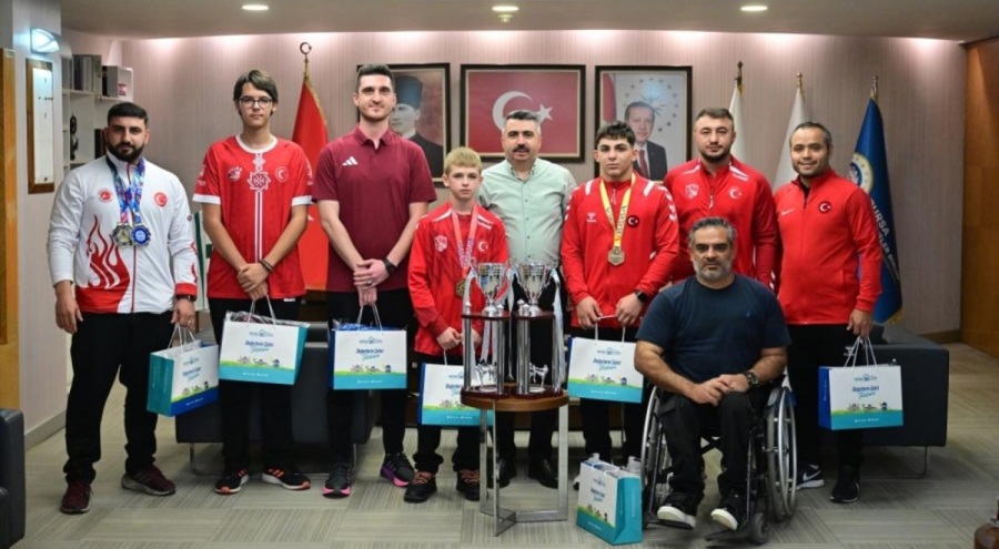 Başkan Yılmaz şampiyonları ağırladı