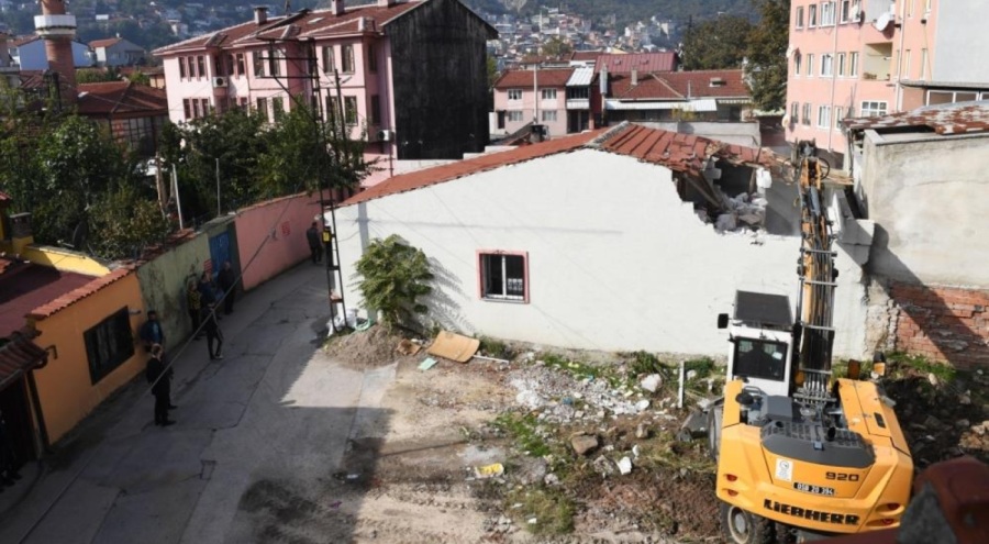 Osmangazi'de tarihi koruyan yıkım