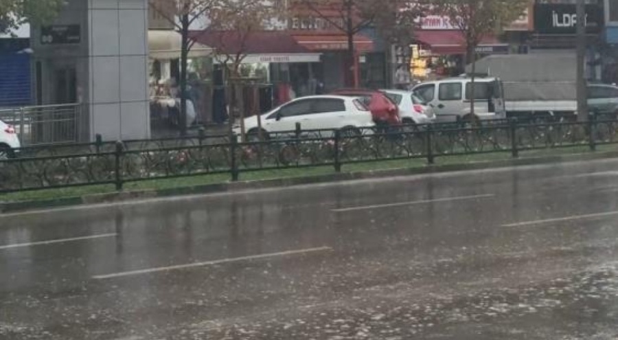 Bursa beklediği yağmura kavuştu