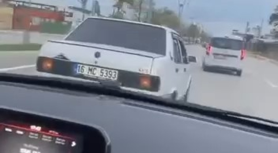 Tartıştığı sürücünün önünü kesti