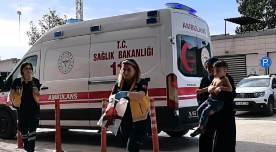 Çaydanlıktan üzerine kaynar su dökülen 2 yaşındaki çocuk yaralandı