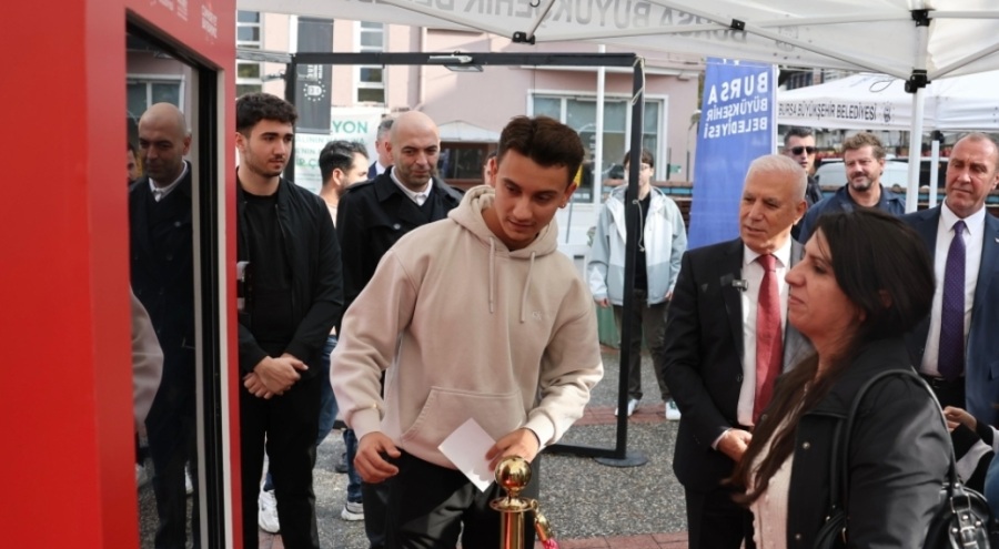 Bursalılar, Atatürk ile aynı karede