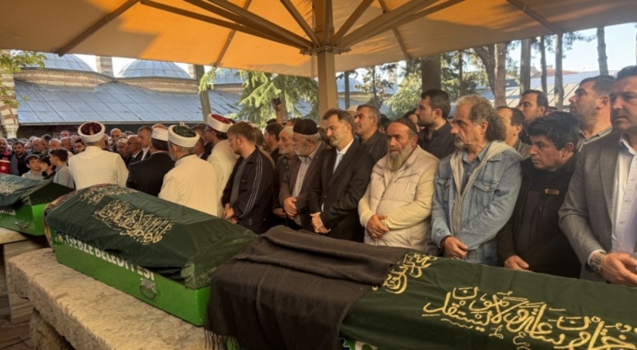 Enkazda kalan 4 kişilik Bilir ailesi, son yolcuklarına uğurlandı