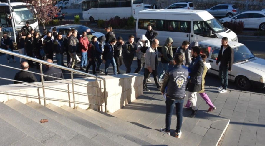 Öğretmen olacaktı, çete lideri oldu