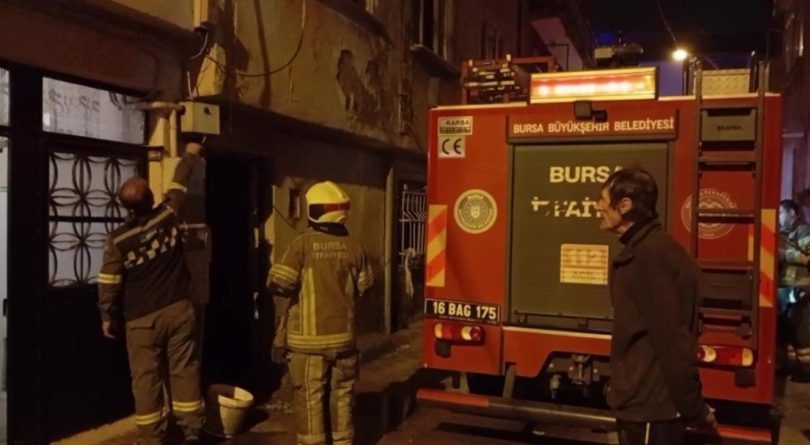 Bursa'da alkollü şahıs evini yakarak intihar etmeye kalkıştı