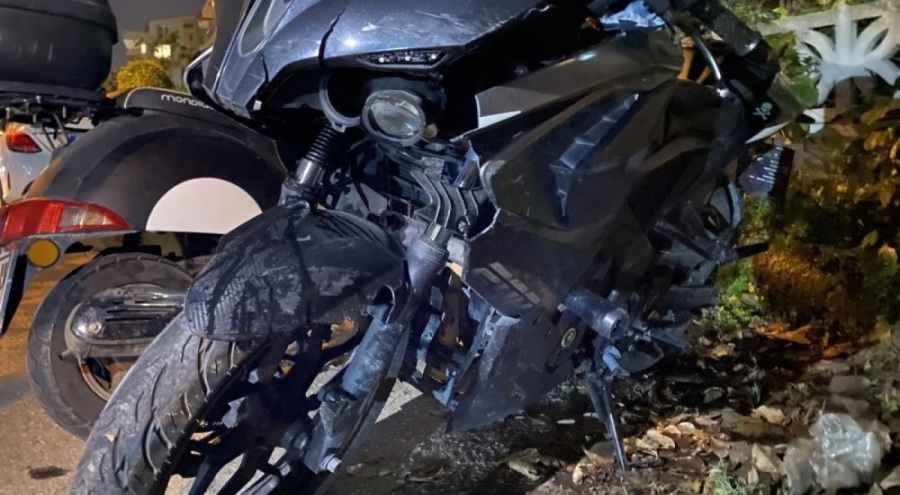 Motosiklet ile otomobil çarpıştı: 2 genç yaralandı