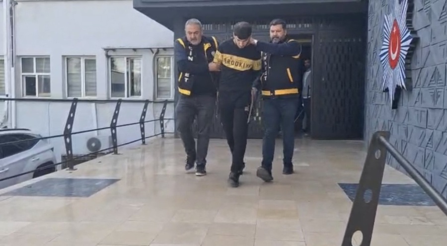 Bursa'da Dehşet: 20 Yaşındaki Eşini 45 Yerinden Bıçaklayan Koca Tutuklandı