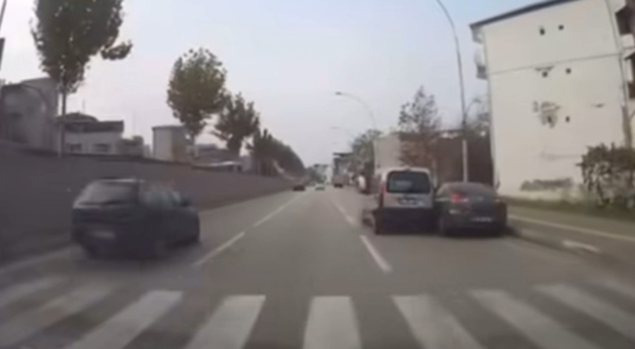 Bursa'da Peş Peşe Trafik Kazaları: Aşırı Hız ve Dikkatsizlik Kamerada