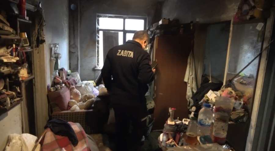 Bursa'da yalnız yaşayan yaşlı adamın evi çöplüğe döndü: 2 kamyon çöp çıkarıldı