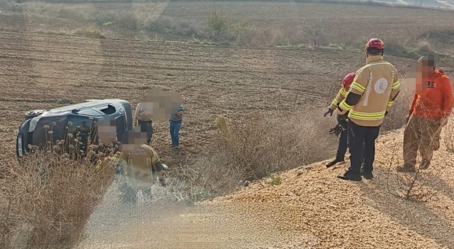 İnegöl'de sürüş dersi faciayla bitti: Otomobil şarampole yuvarlandı, 2 yaralı