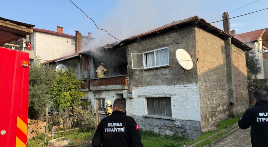 İznik'te İki Katlı Evde Korkutan Yangın: Anne ve Üç Çocuk Son Anda Kurtarıldı