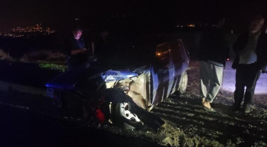 Freni boşalan otomobil yolcu otobüsüne çarptı