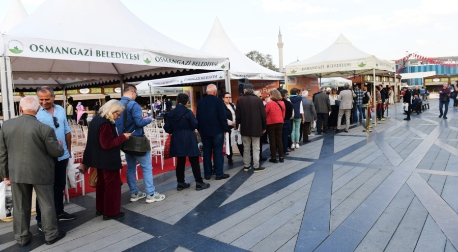 Osmangazi Kitap Fuarı 8'inci gününde de doldu taştı