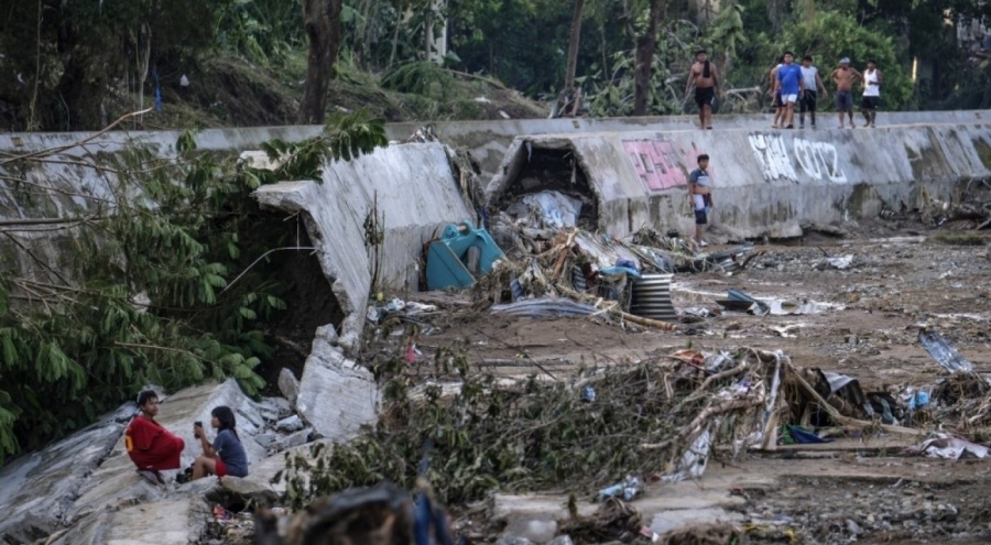 Filipinler'de Süper Tayfun Alarmı: 100 Bin Kişi Tahliye Edildi
