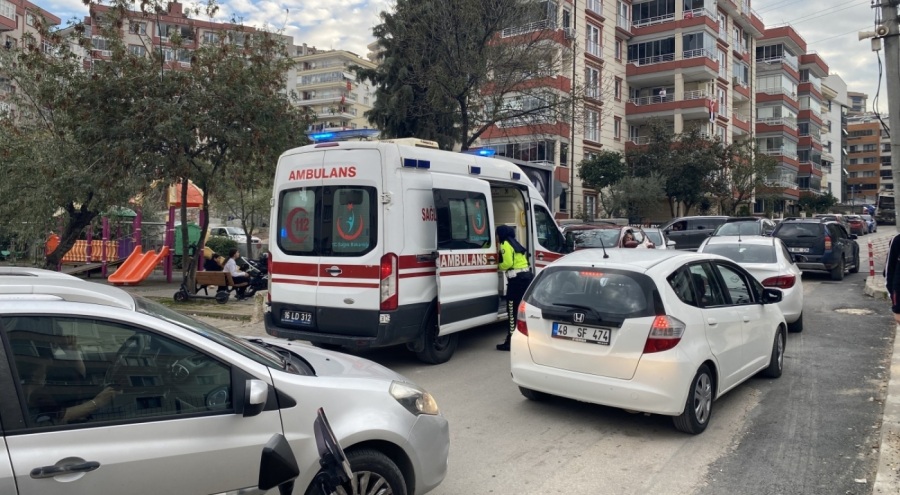 Dengesini Kaybedip Yola Düştü, Çöp Kamyonu Çarptı