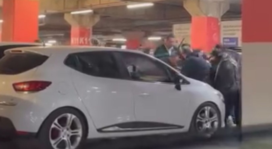 Bursa'da AVM Otoparkında Tekme Tokat Aile Kavgası: O Anlar Kamerada