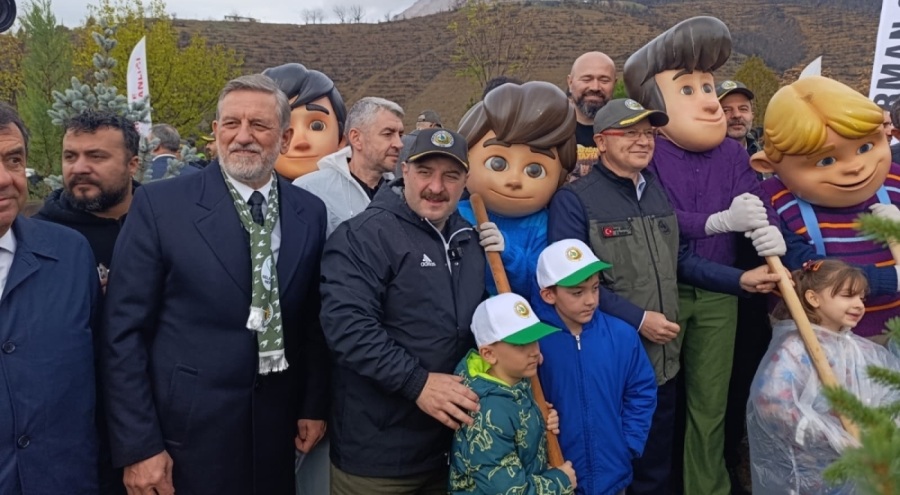 Bursa'da Yanan Ormanlar Yeniden Hayat Buluyor: "Yeşil Vatan Seferberliği"yle 96 Bin Fidan Toprakla Buluştu