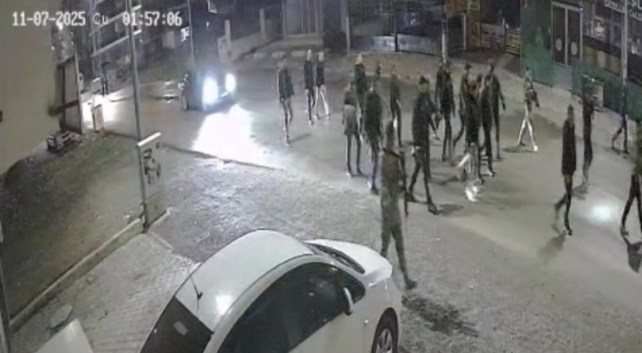 Gece yarısı dehşeti: 'Dur' ihtarına uymayan sürücü, emniyet müdürünün üzerine araç sürdü