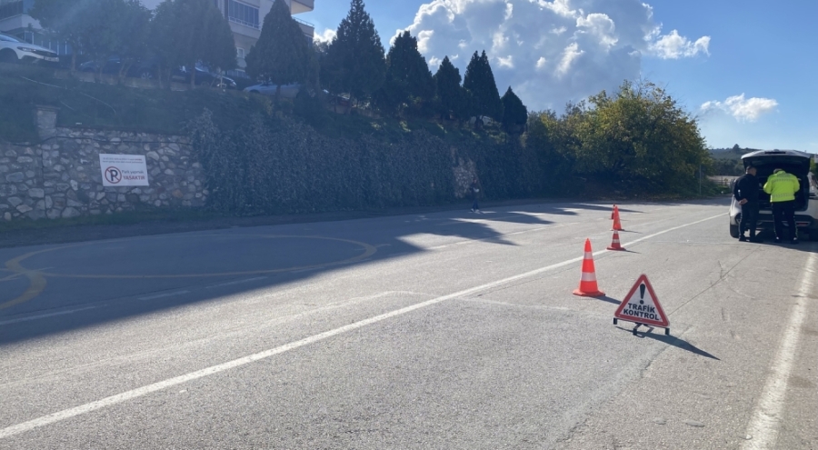 Bursa'da ehliyetsiz sürücü kuryeye çarptı: Baba suçu üstlenmeye çalıştı