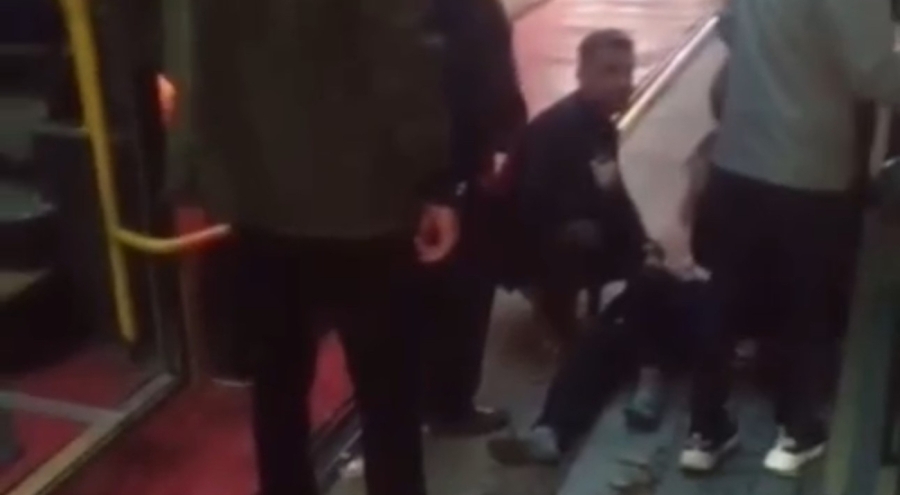 Bursa'da minibüs çarpan 9 yaşındaki çocuk hastaneye kaldırıldı