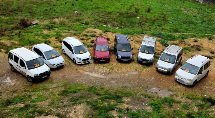 Bursa'da Gümrük Kaçağı Araç Operasyonu: 4 Gözaltı, 19 Araç Ele Geçirildi