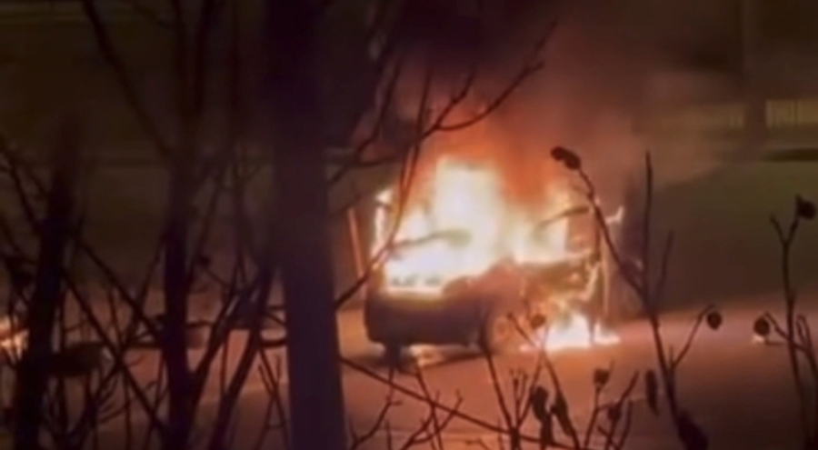 Yıldırım'da Park Halindeki Araç Bir Anda Alev Aldı